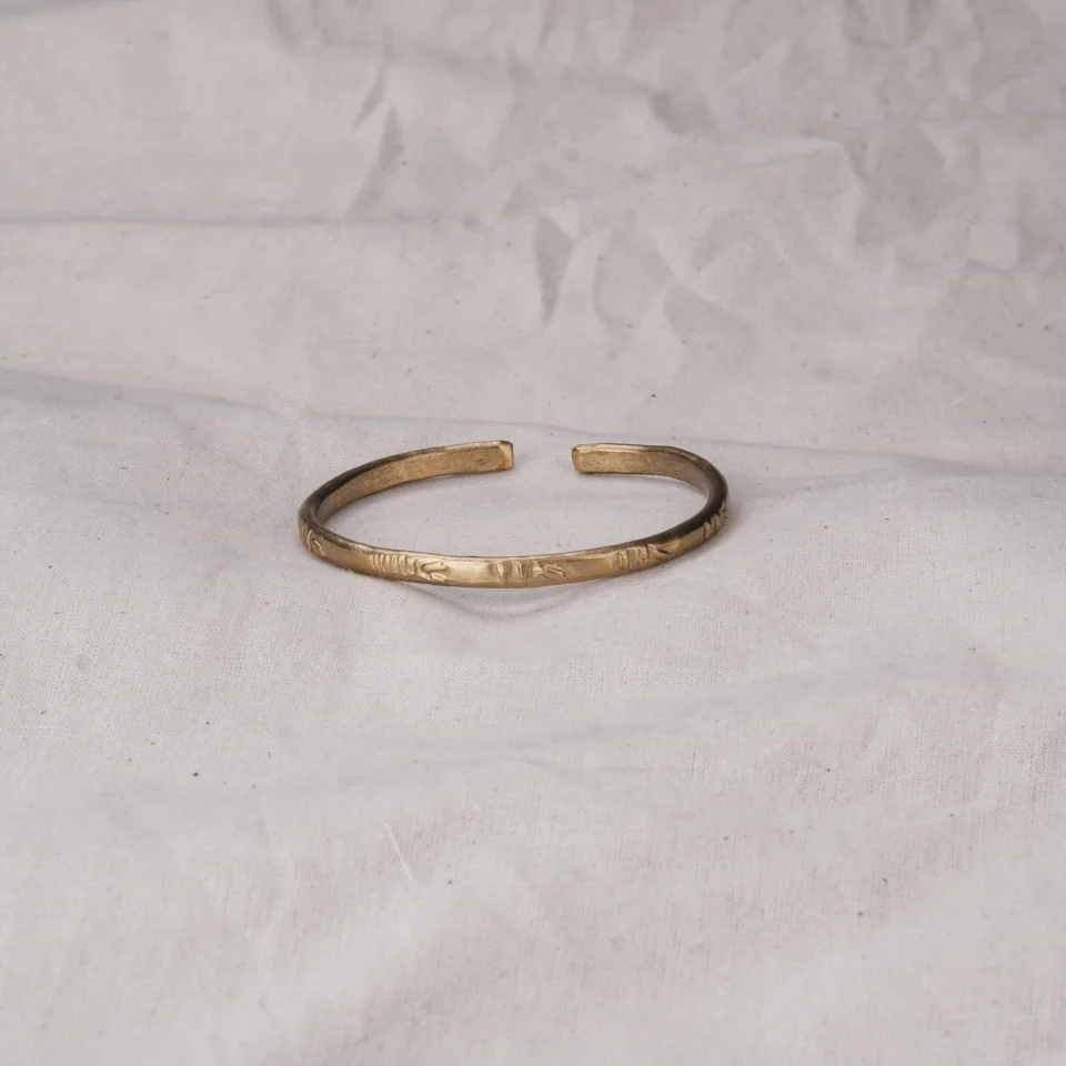 vong_tay_cham_tre_vang_0004