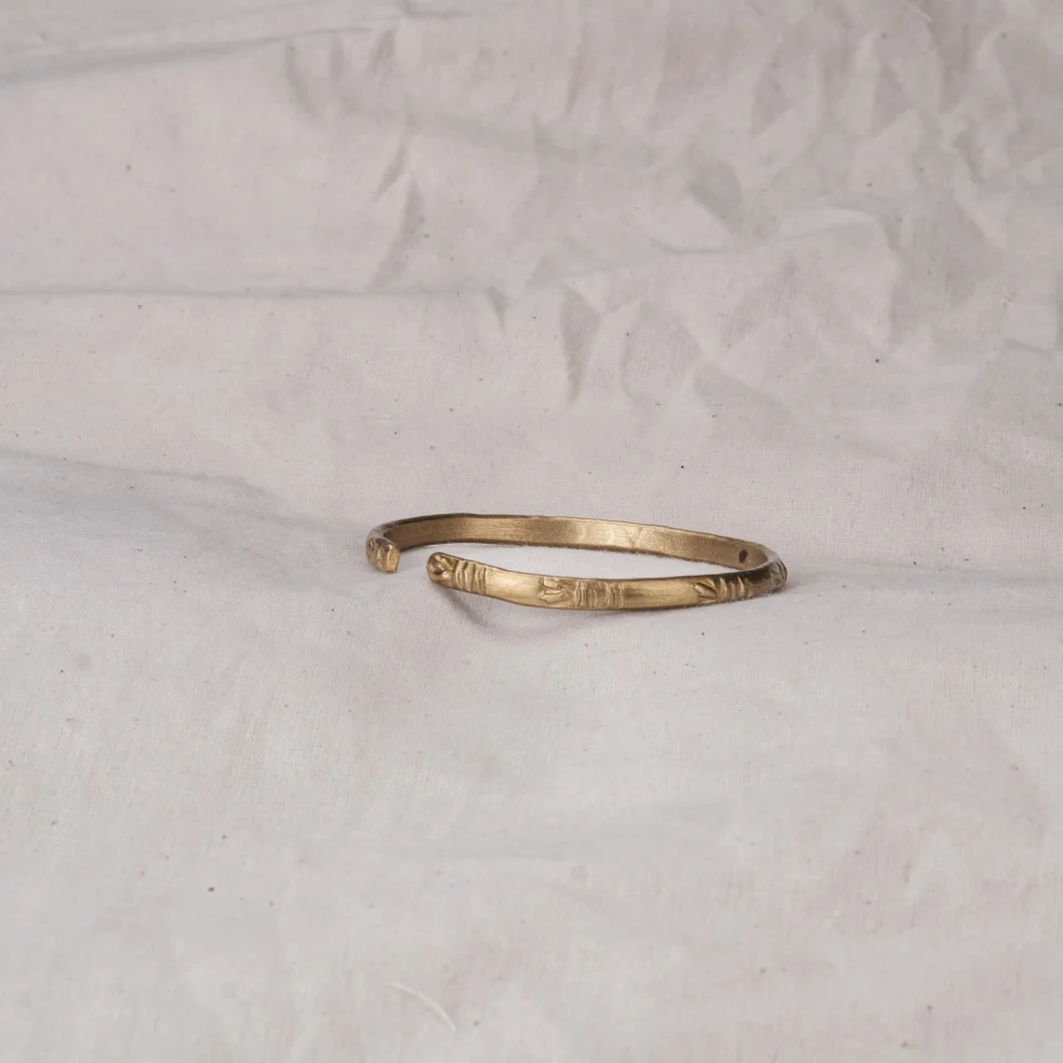 vong_tay_cham_tre_vang_0005