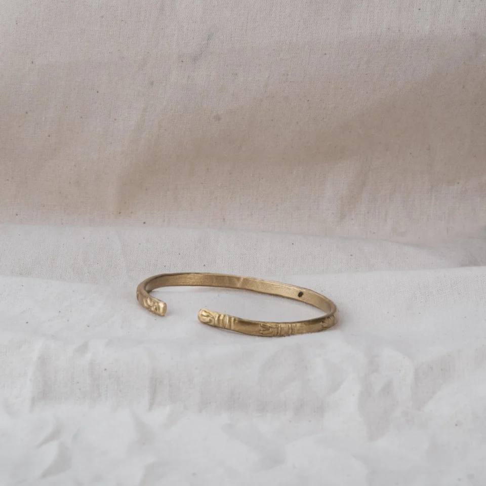 vong_tay_cham_tre_vang_0007