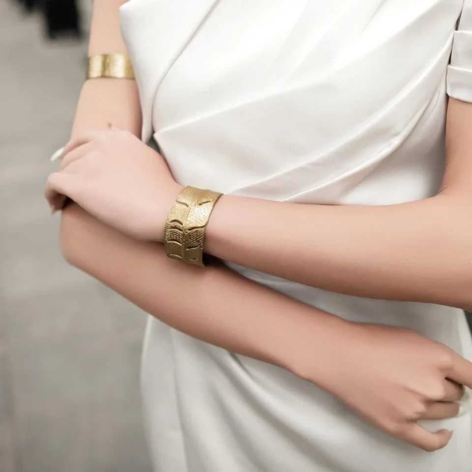 vong_tay_ong_cham_long_vu_0002_crop